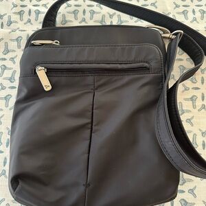 Travelon Anti-Theft Classic Black Crossbody Bag